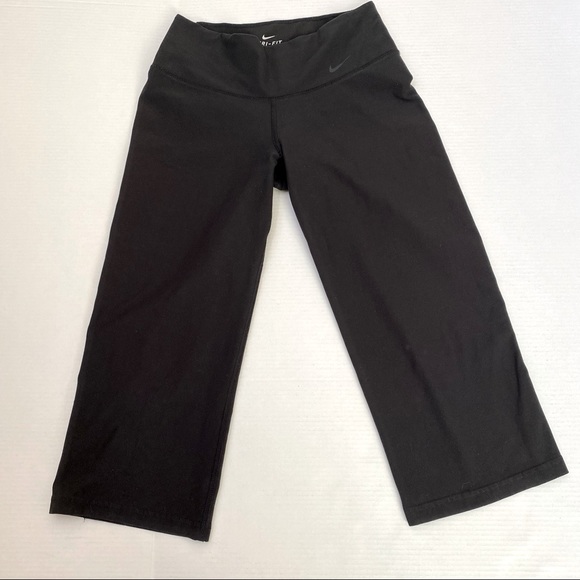 Nike Dri-Fit Black athletic capri pants Polyester/spandex Size : XS - Picture 1 of 6
